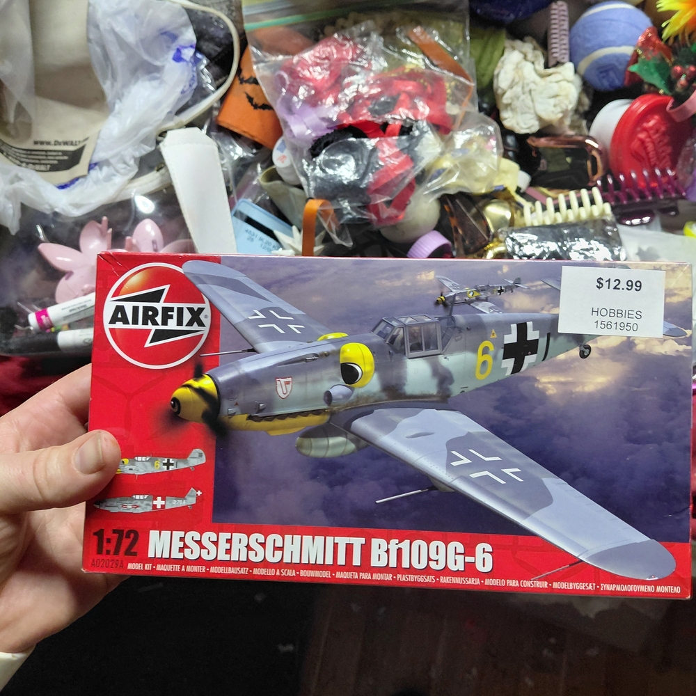 Messerschmitt Bf109G-6 Model Kit - Gray/Yellow